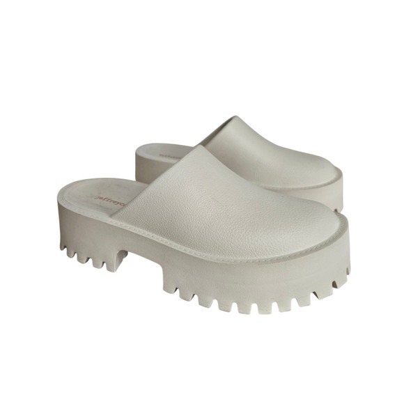 Jeffrey Campbell Shoes - Jeffrey Campbell Bubblegum Platform Clogs Cream Off White Lug Sole Mules Size 7